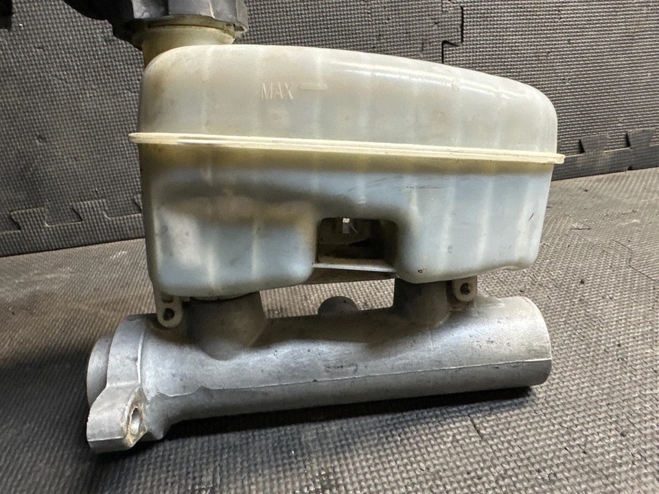 2004 Chevy Silverado 1500 LS cilindro mestre 03 04 05 06 07 fabricante de equipamento original - Imagem 3 de 4