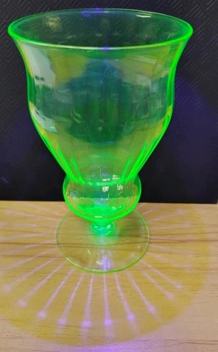 Lovely Single Vintage Green Uranium Depression Glass With Vertical Line Pattern