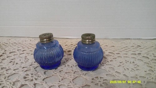 Vintage Hazel Atlas Depression Glass Ribbed Cobalt Blue Salt & Pepper Shakers