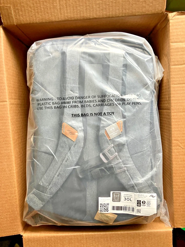 Peak Design Everyday Backpack 30L V2 - Charcoal - Brand New In Plastic - Image 2 of 4