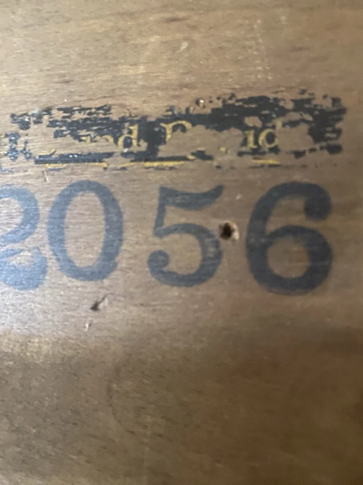 Mesa de centro ovalada Grand Rapids/garras de latón  Foto 3 de 4