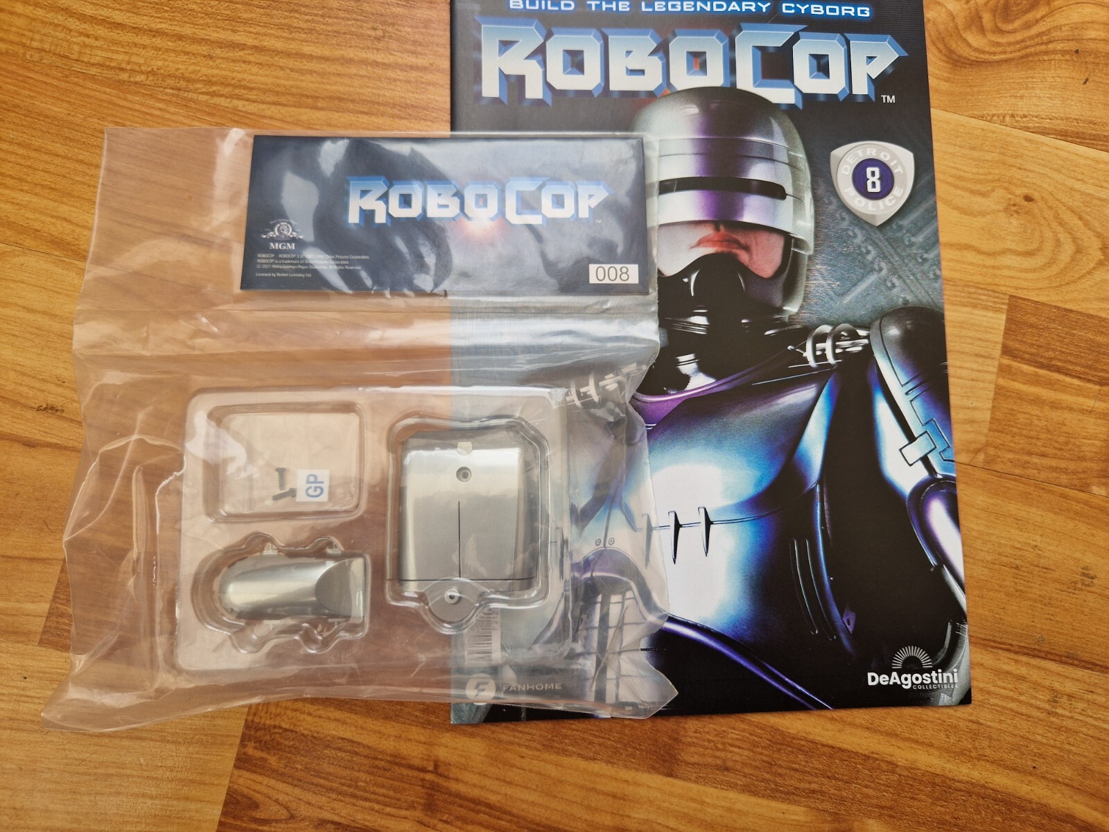 DEAGOSTINI FANHOME BUILD YOUR OWN THE LEGENDARY ROBOCOP ISSUE PART 8