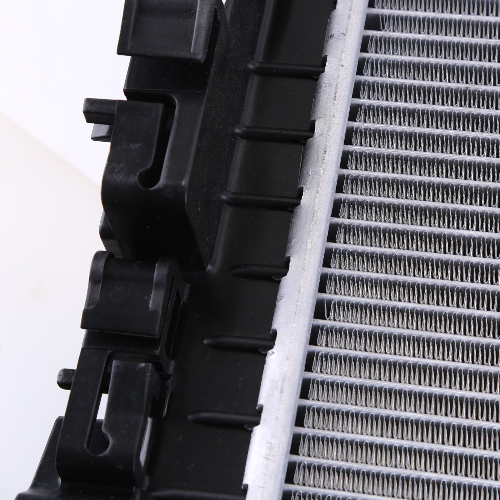 Maserati Ghibli 2014-2020 Radiator P/N 670109996