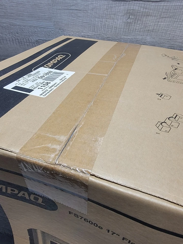 Compaq FS7600e 17” Flat Screen CRT TV Monitor Retro/Vintage Gaming SEALED/ NEW  - Image 3 of 4