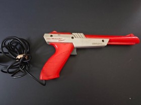 Nintendo NES Accessory Lot 3 Controllers Zapper NES Tested Working