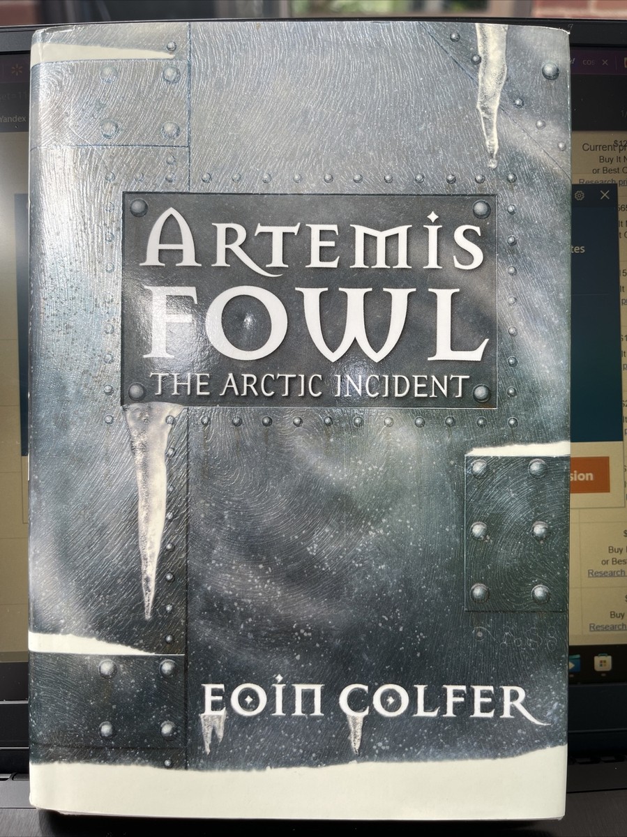 The Arctic Incident (Artemis Fowl, #2) by Eoin Colfer