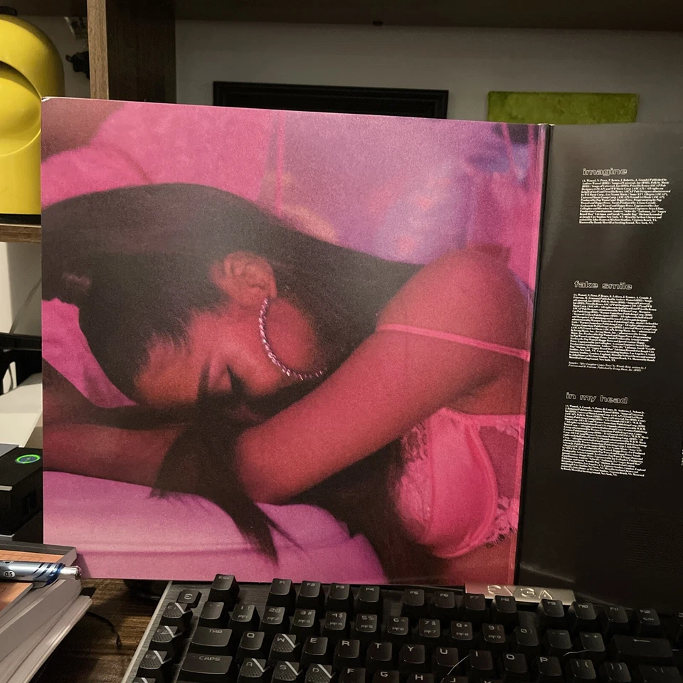 Ariana Grande Thank U Next Exclusive Clear Pink Color Vinyl LP Foto 3 de 4