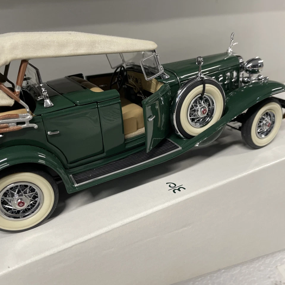 Danbury Mint 1932 Cadillac V-16 Sport Phaeton - MW-303 - Image 2 of 4