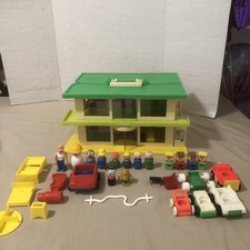 Vintage 1974 Holiday Inn Playskool Familiar Places Playset with Accessories(28 )