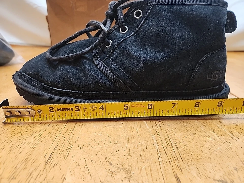 Zapatos para mujer negros marca UGG se ajustan como un 6 pero son talla 7 usados Foto 2 de 4