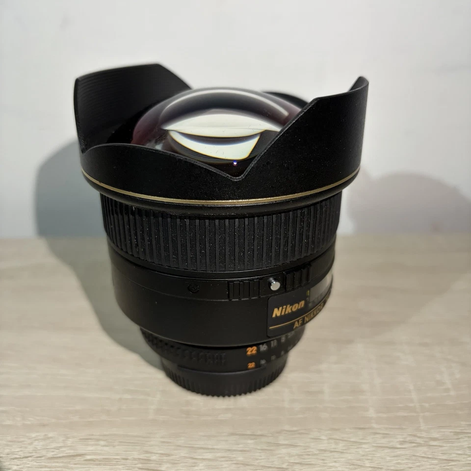 Lente ultra gran angular Nikon AF NIKKOR 14 mm f/2,8D ED - Hecha en Japón Foto 4 de 4