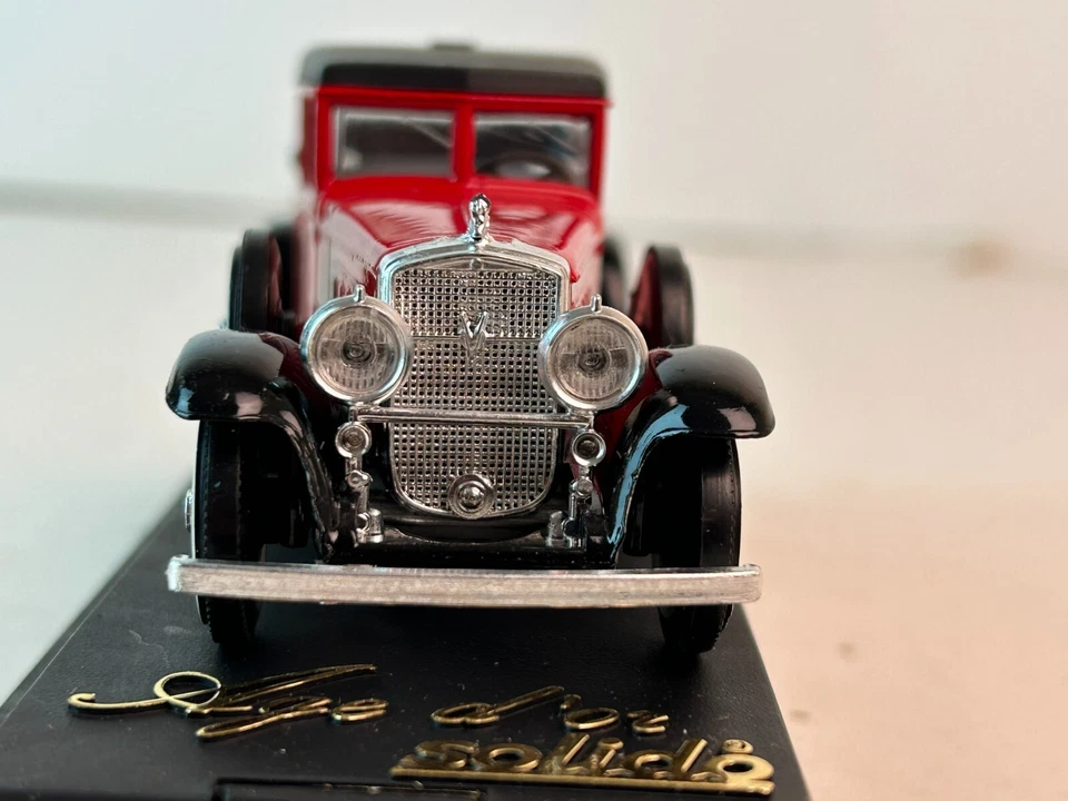 Solido #4085, 1931 Cadillac Model 452 Landaulet Sedan, Red - Image 3 of 4