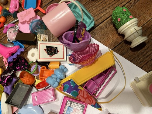 Gran Lote Barbie Y Muñeca Tamaño Accesorios Juguetes Platos Zapatos Comida Etc - Imagen 13 de 13