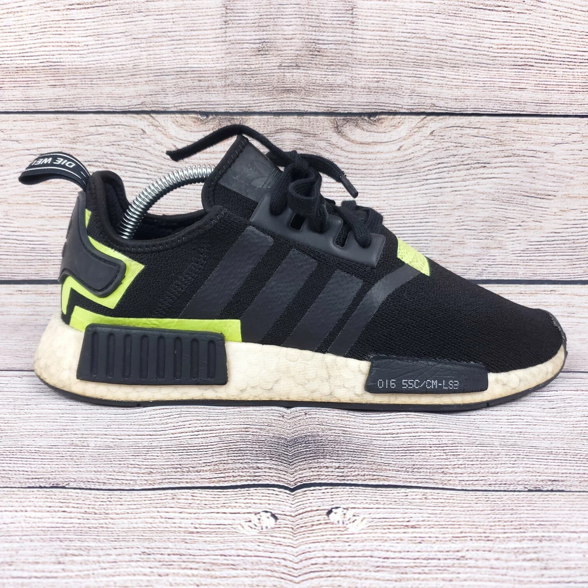 Nmd r1 volt 2025
