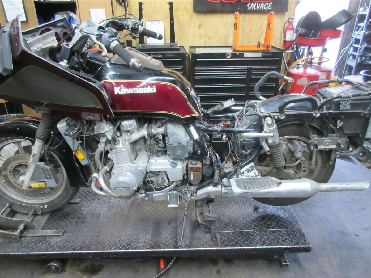 1985 83-88 Kawasaki Voyager 1300 ZN1300 Front Right Side 1985 83-88 Kawasaki Voyager 1300 ZN1300 Front Right Side