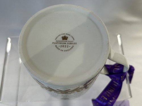 Royal Collection Buckingham Palace Queen Elizabeth II Platinum Jubilee 2022 Mug - Picture 7 of 7