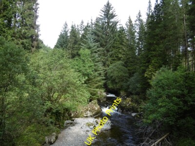 Foto 6x4 Wasser der Ae Blick flussaufwärts zu einem kleinen Sturz von einer Straßenbrücke c2015