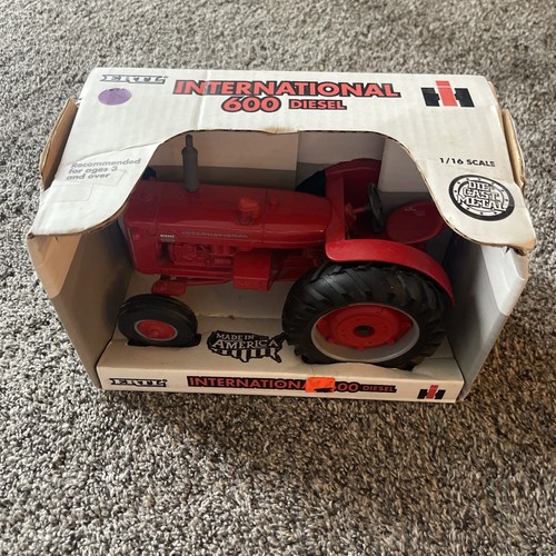 Ertel International Harvester 600 Diesel Diecast Tractor NOS - Picture 2 of 7