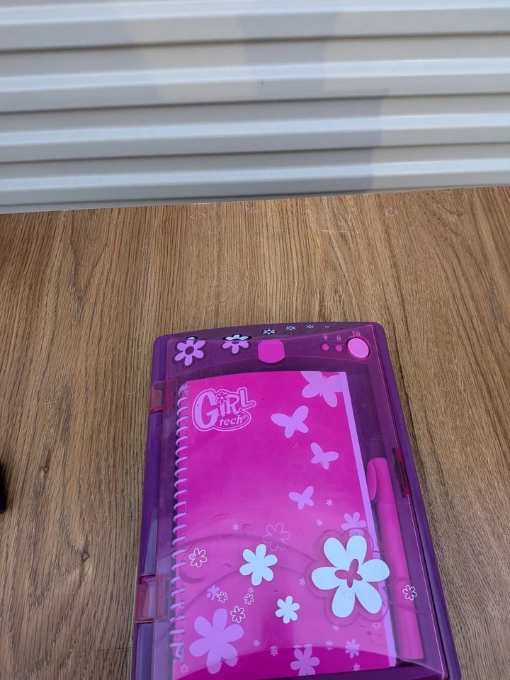 Bolígrafo y cuaderno Mattel Girl Tech Password Journal tinta invisible electrónica rosa Foto 3 de 4