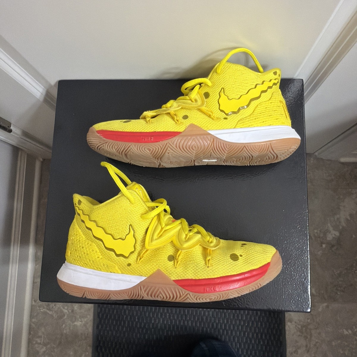 Nike Kyrie 5 SpongeBob SquarePants Yellow Mesh Basketball Sneakers