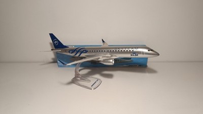 Embraer 190 Skyteam 1/100 Model Airplane