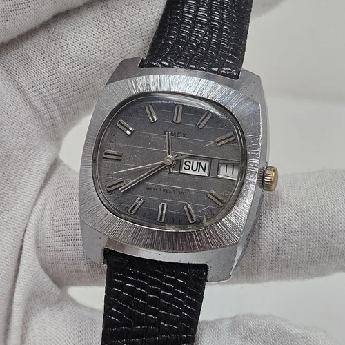Men's Vintage Timex Day Date Calendar Manual Wind Wristwatch Gray Dial Retro