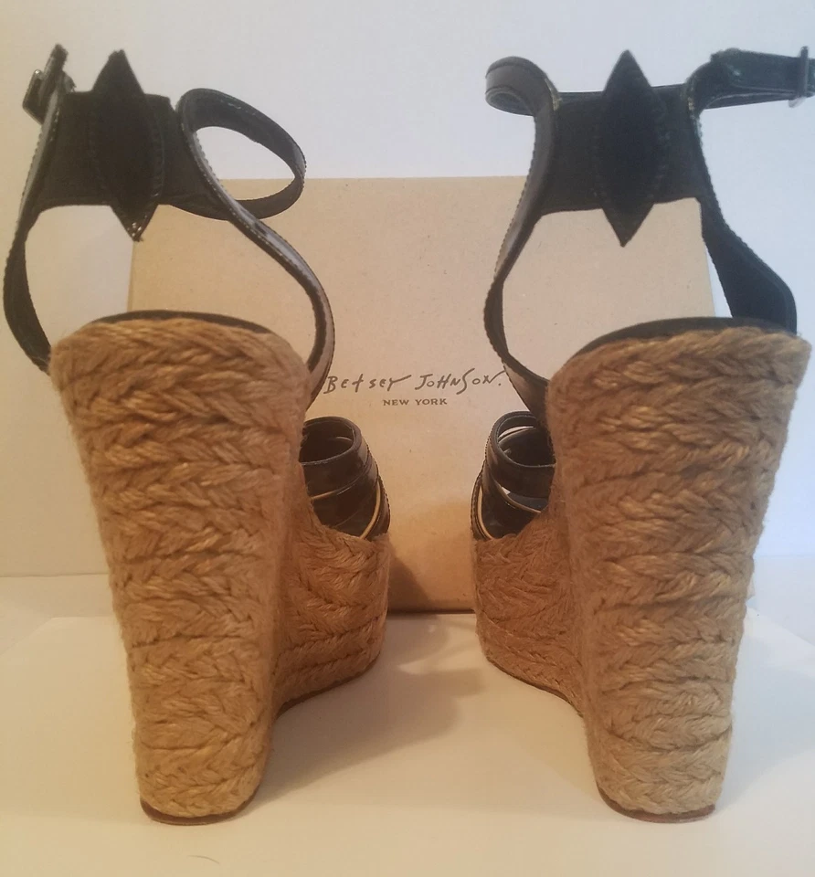 ¡Prístino vintage años 80! Sandalias de plataforma Betsey Johnson de charol negro 9B Foto 4 de 4