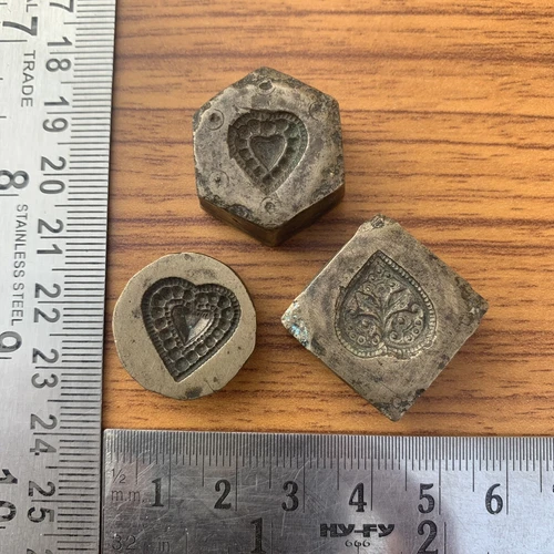 Jewelry stamp die seal Flower pattern, antique or old, Bronze or bell metal