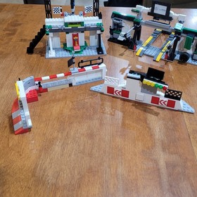 LEGO 75883 Mercedes AMG Petronas Formula One Team Speed Champion Incomplete READ