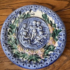 Piatto decorativo da parete vintage maiolica cherubini barbotina francese decorazione 10"