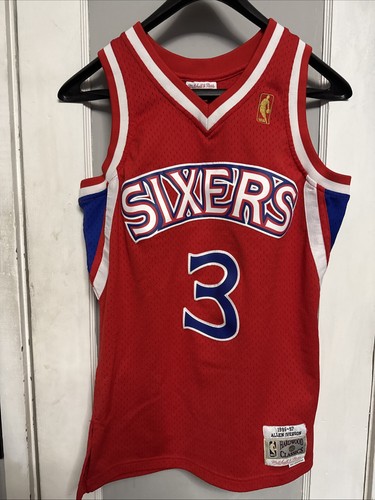 Mitchell & Ness Hardwood Classics Allen Iverson 1996-97 Rookie Trikot Rot Gr. S