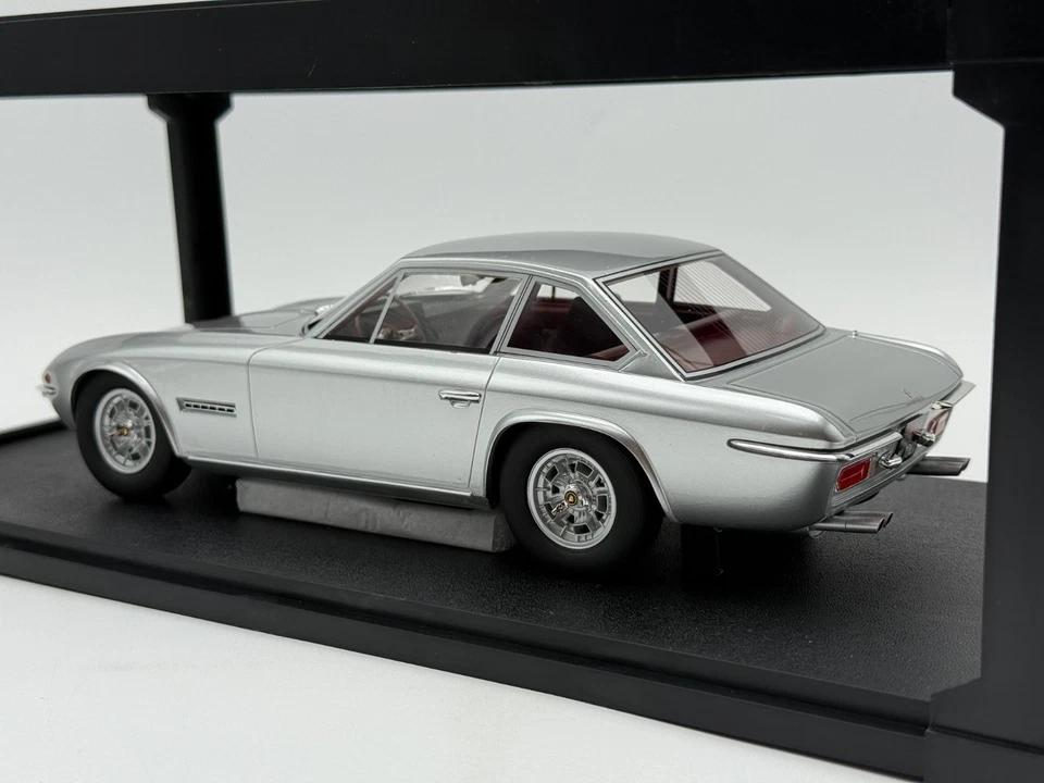 CML104-1 - 1968 Lamborghini Islero - Plateado metálico - Modelo 1:18 de Cult Models Foto 3 de 4