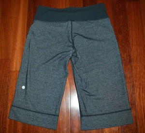 lululemon knee length shorts - In A 