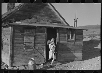 Williston (vicinity), farmer, North Dakota. Children of Floyd Peaches