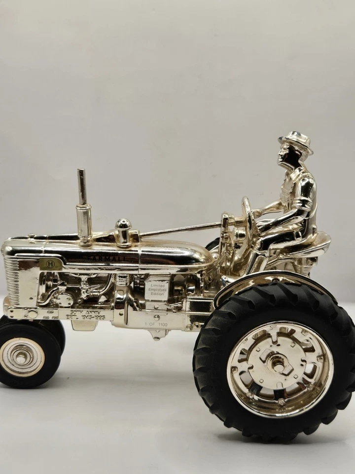 Ertl 50th Anniver. Tractor McCormick Farmall Limited Employee Edition 1 Of 1100 - Image 3 of 4