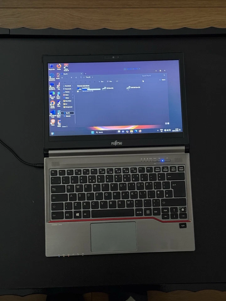 Laptop Fujitsu Lifebook E734 16GB 256GB SSD Windows 11 Pro - Image 4 of 4