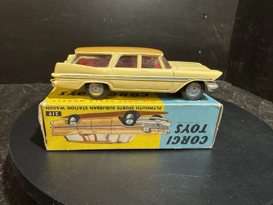 1960-63 Corgi Spielzeug - 219 PLYMOUTH SPORTS SUBURBAN WAGON - cremefarben - OVP - Bild 3 von 4