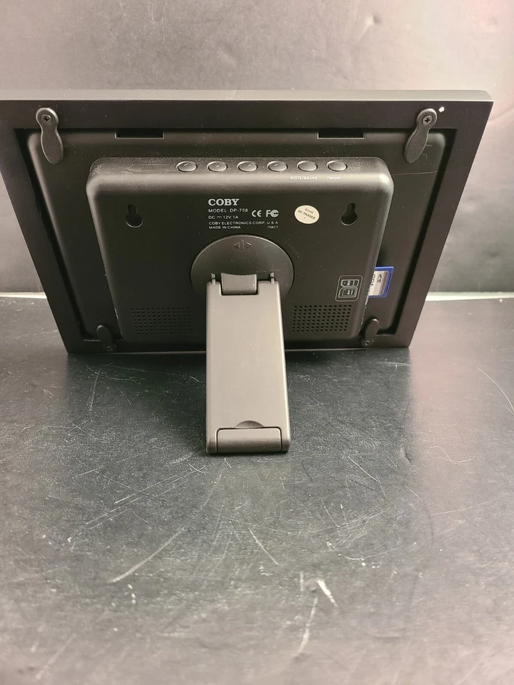 Digital Photo Frame Coby DP-758 7" Widescreen Black Wood Frame - Image 4 of 4