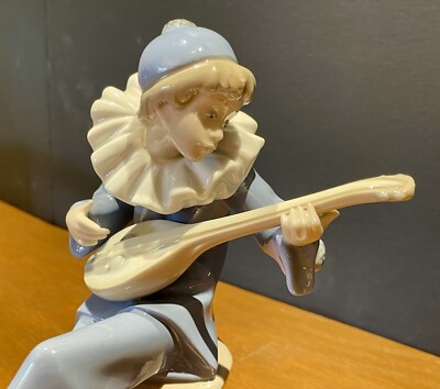 NAO Lladro 1078 Strumming Boy Minstrel Pierrot Playing Lute Sad