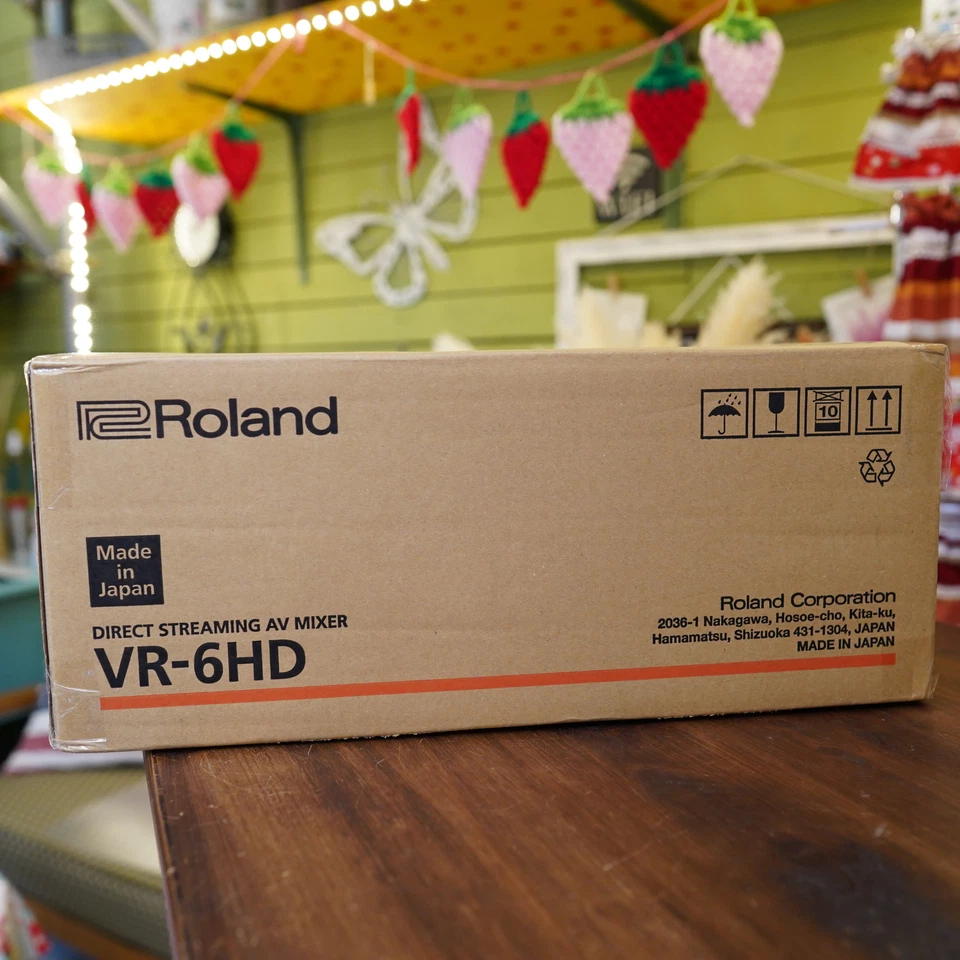 Roland VR-6HD Direct Streaming AV Mixer - Image 2 of 4