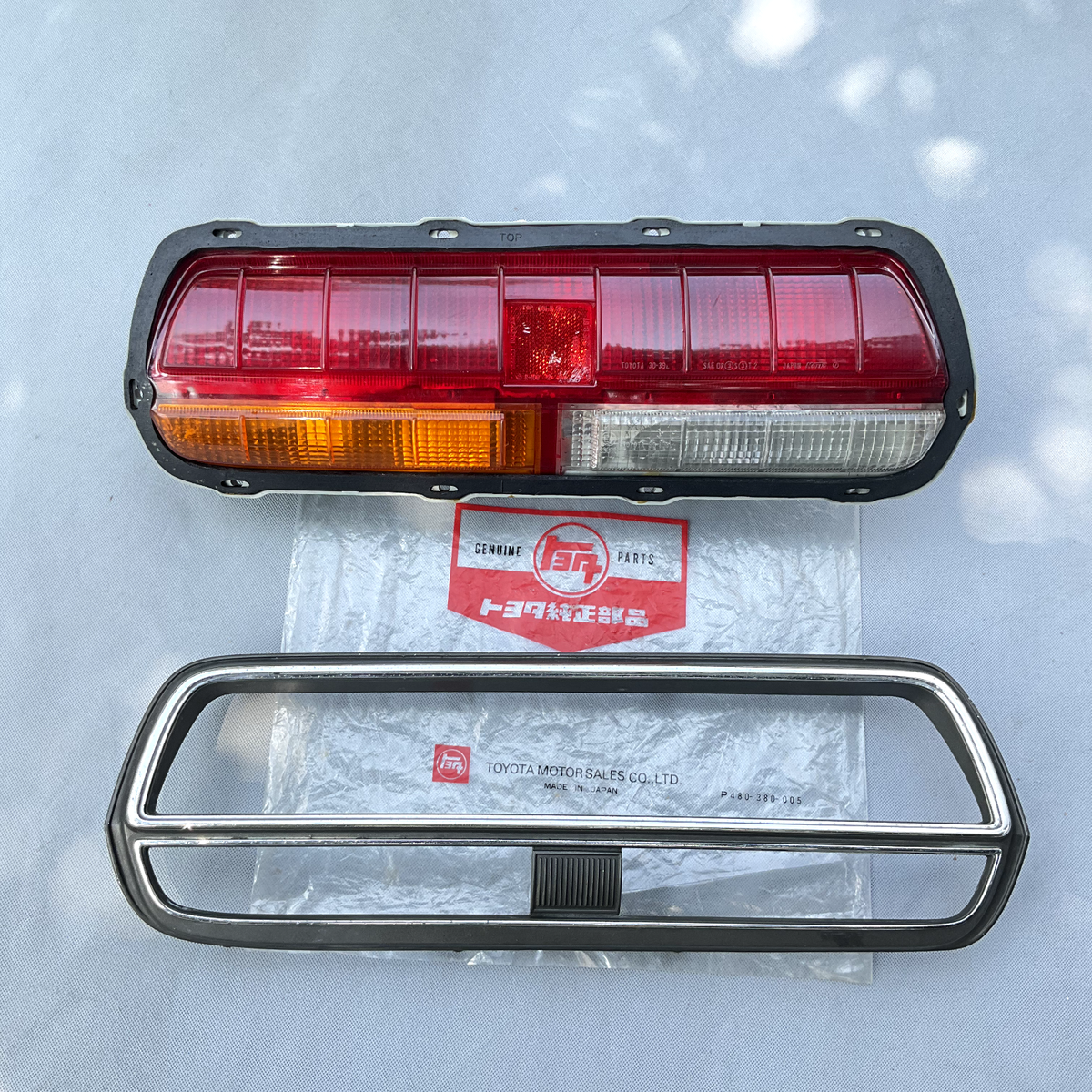 TOYOTA CROWN 2600 S60 MS60 65 TAIL LIGHT + BEZEL LH Side GENUINE