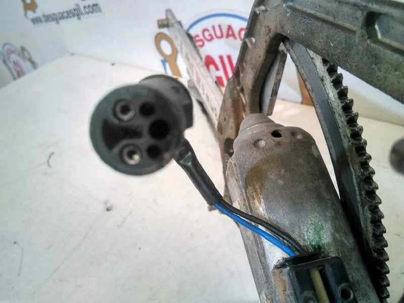 130821033 elevalunas delantero derecho bmw serie 5 (e28) 524td 1983 86851 1042404 Foto 2 de 4