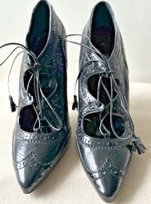 Tory Burch Hawthorne Heels Pumps 10M Black Leather Lace Up Tassels Decor Brogue
