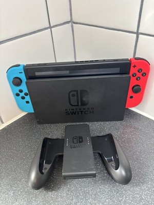 Nintendo Switch Konsole 32GB Modell HAC-001(-01) mit Dock & Joy Con Grip sehr guter Zustand