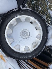 4er Satz Winterreifen + Radkappen / Autoreifen für Opel Corsa