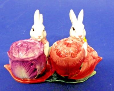 Corner Ruby Bunny ''Spring Collection'' 3 Piece Salt & Pepper Shakers on Tray New