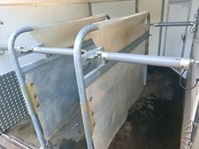 Verkaufe Zwischenwand f&uuml;r Pferdeh&auml;nger