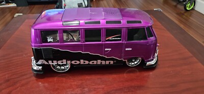 USED - Maisto Urban R/C Volkswagen Van Samba 1:10 Scale Purple