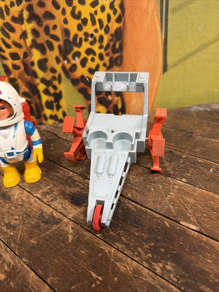 Boneco vintage 1968 Eldon Billy Blastoff com veículo rastreador lunar astronauta espacial - Imagem 3 de 4