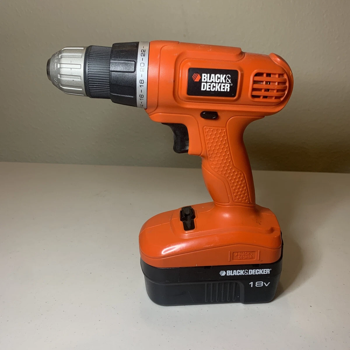 Black & Decker 18v Cordless Drill Gc1800 With Battery Charger for